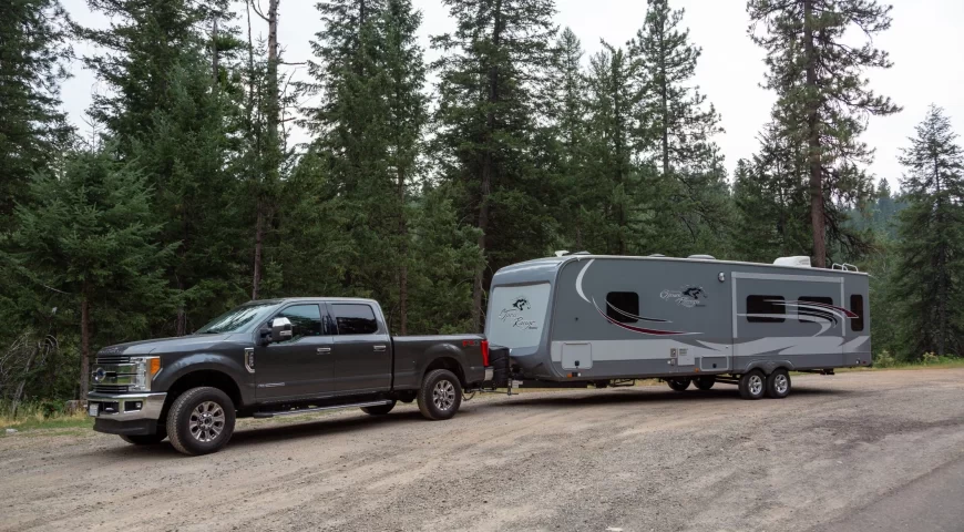 travel-camping-adventure-trailer-vacation-discover-wanderlust-roadtrip-truck-and-trailer_t20_wLGoQr